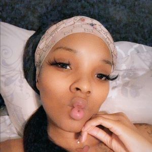 Meet your Posher, Alantra